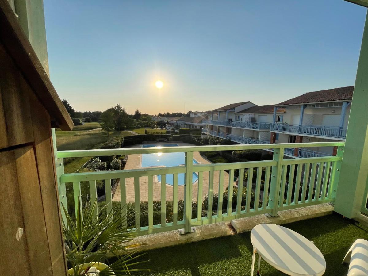 Unappartalamer Vue Golf De Et Piscine Apartment